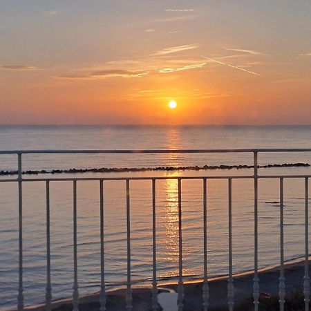 Apartmán Attico Fronte Mare Martinsicuro Exteriér fotografie