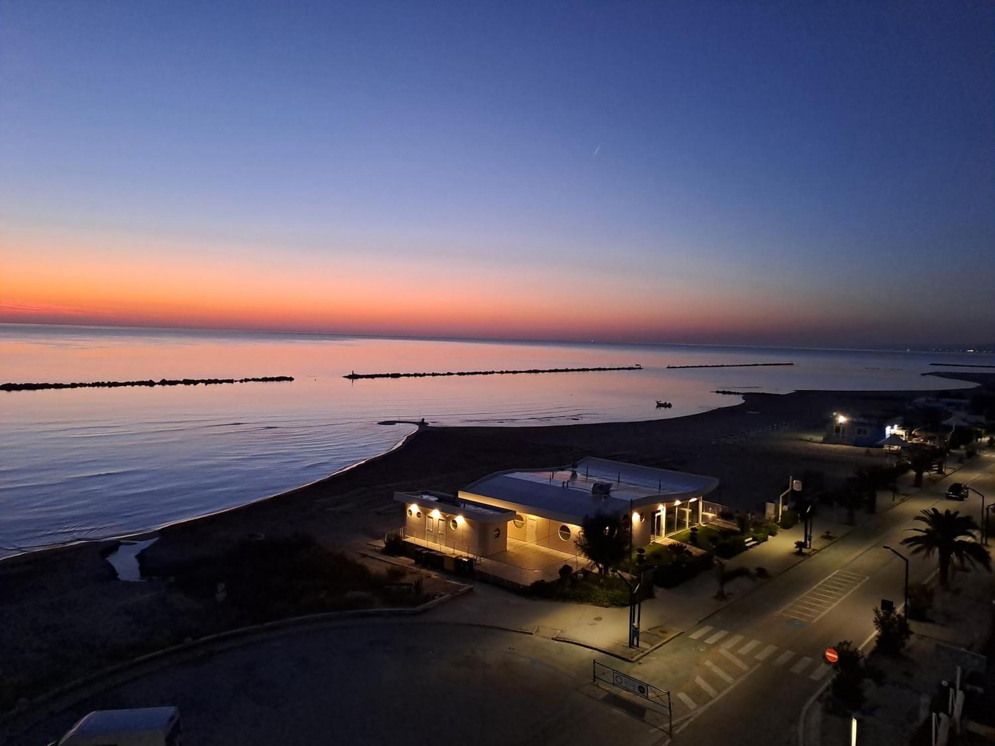 Apartmán Attico Fronte Mare Martinsicuro Exteriér fotografie