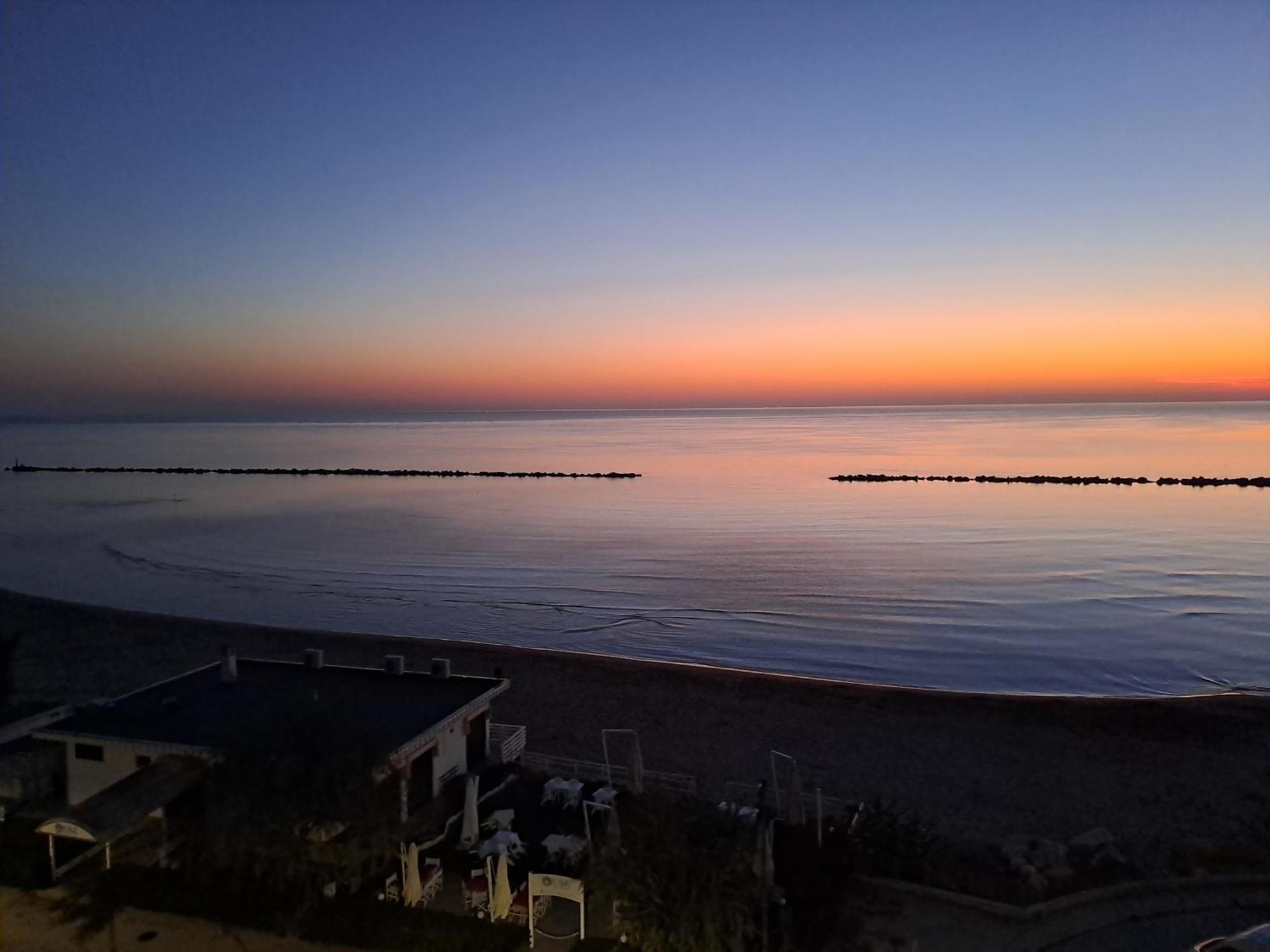 Apartmán Attico Fronte Mare Martinsicuro Exteriér fotografie