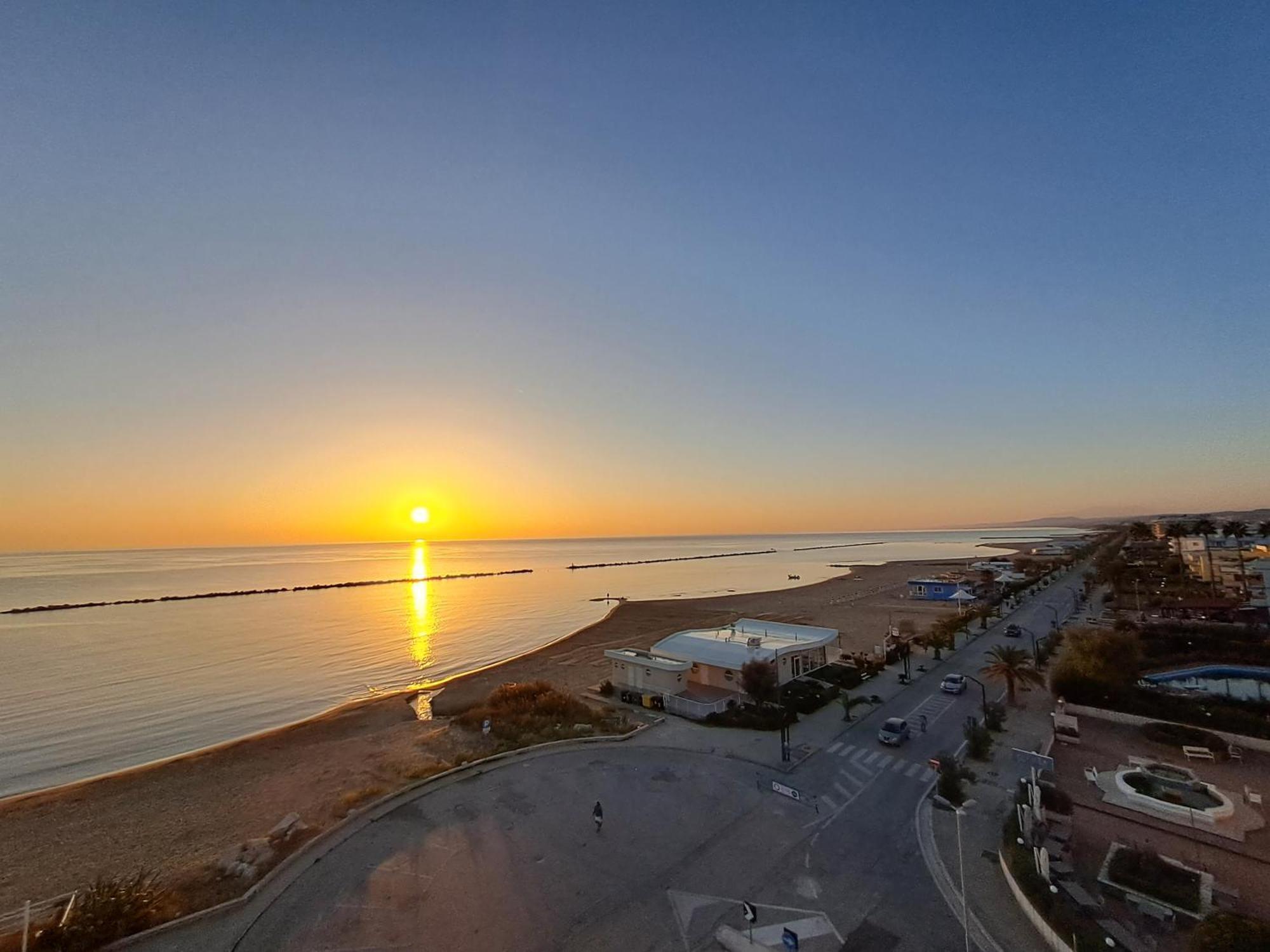 Apartmán Attico Fronte Mare Martinsicuro Exteriér fotografie