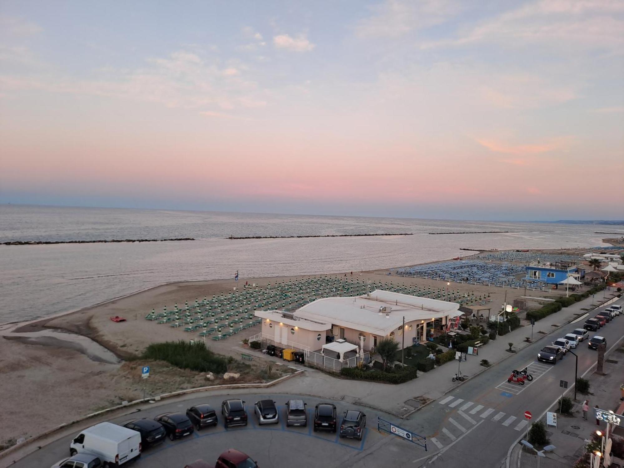 Apartmán Attico Fronte Mare Martinsicuro Exteriér fotografie